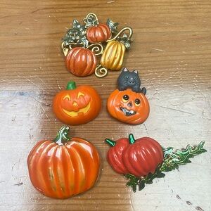 Lot of five pumpkin 🎃 Halloween fall brooches mostly unbranded